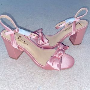 Lulus pink bow heels